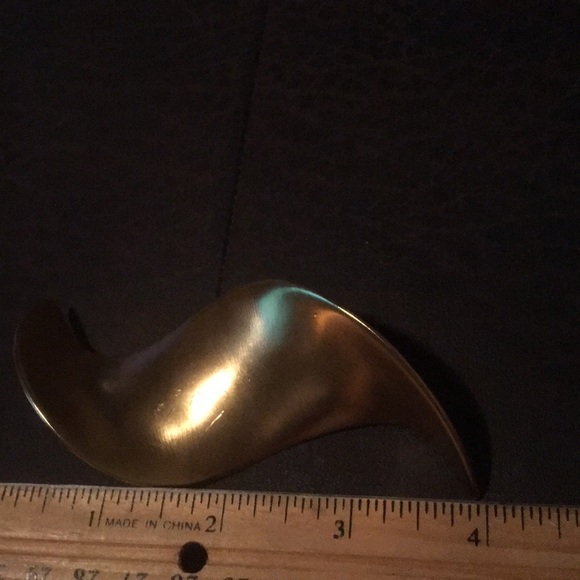 Gold Pin - Picture 7 of 7